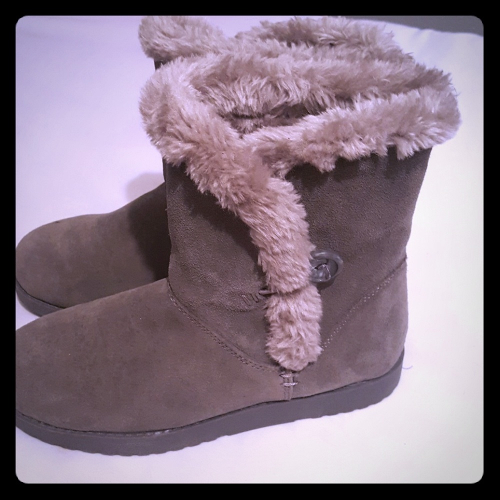 Snow boots